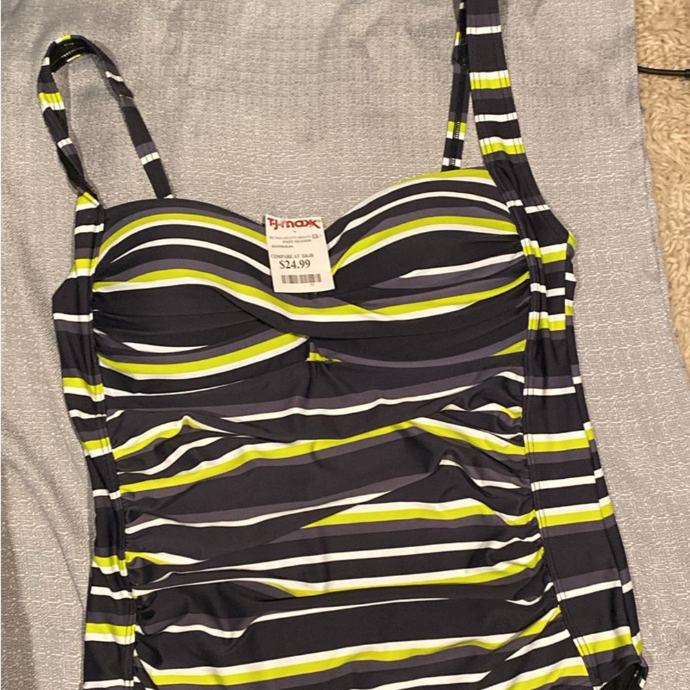 BOND EYE AUSTRALIA BLACK, WHITE, AND LIME ONE PIECE SWIMSUIT- NEW **BIN1